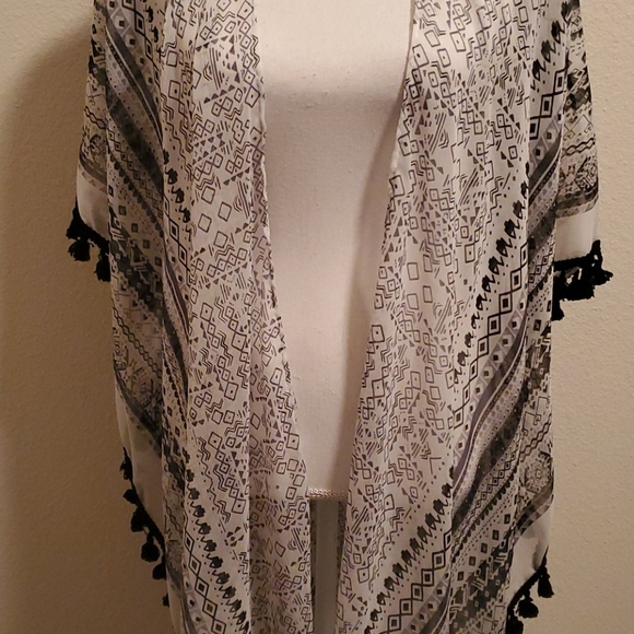 Aztec Print Sheer Black & White Kimono Wrap Cover Up With Tassels OS - Picture 3 of 7